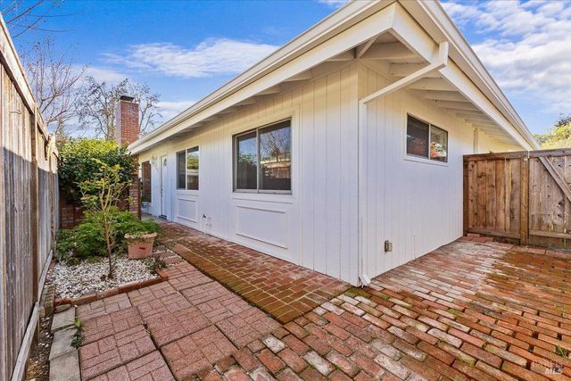 6 Glengreen St, Santa Rosa, CA 95409