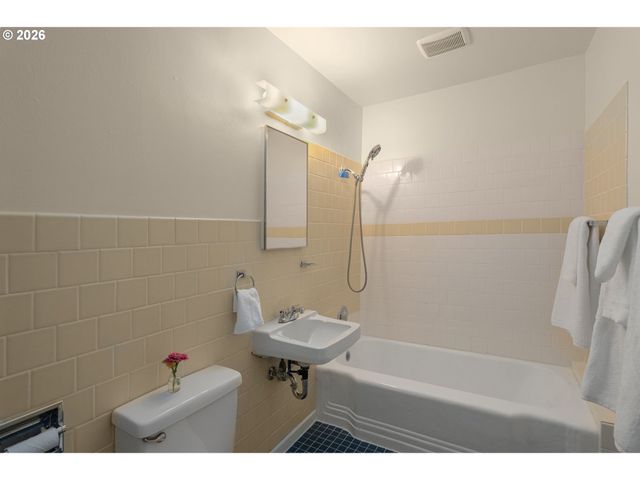 95 Se 87TH Ave, Portland, OR 97216