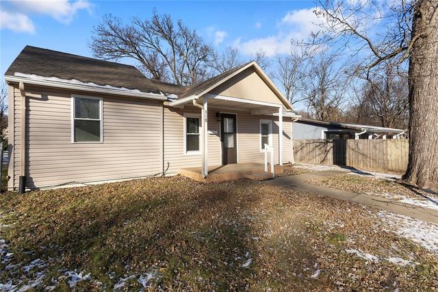 808 S Mills Street, Independence, MO 64050