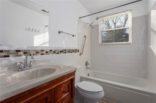 808 S Mills Street, Independence, MO 64050