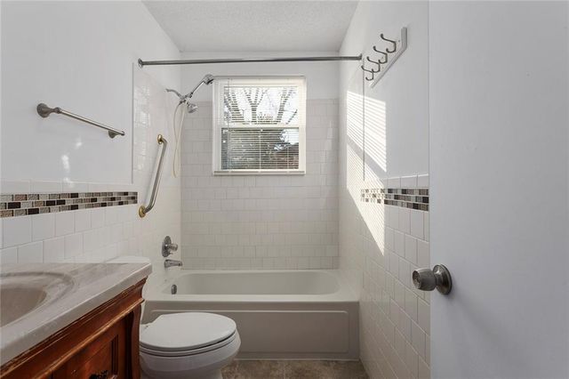 808 S Mills Street, Independence, MO 64050