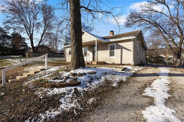 808 S Mills Street, Independence, MO 64050