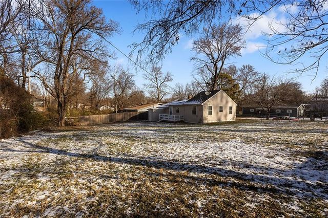 808 S Mills Street, Independence, MO 64050