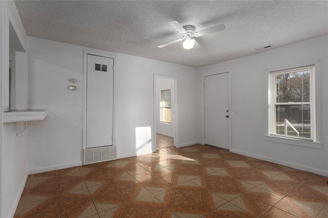 808 S Mills Street, Independence, MO 64050