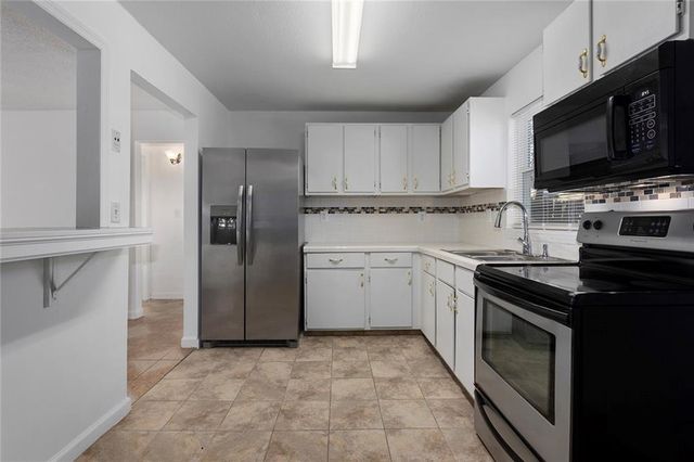 808 S Mills Street, Independence, MO 64050