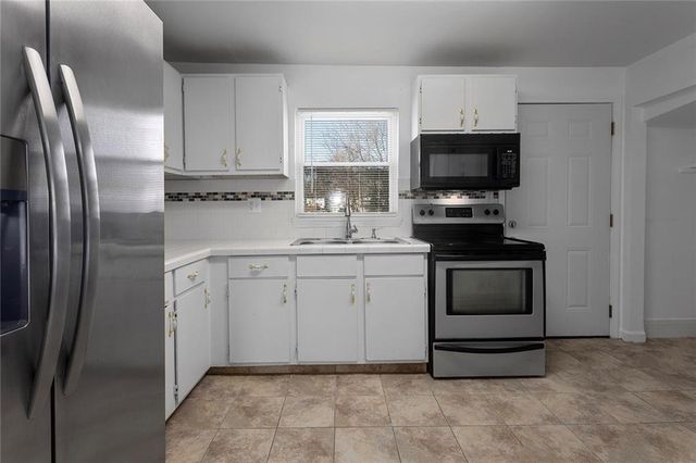 808 S Mills Street, Independence, MO 64050