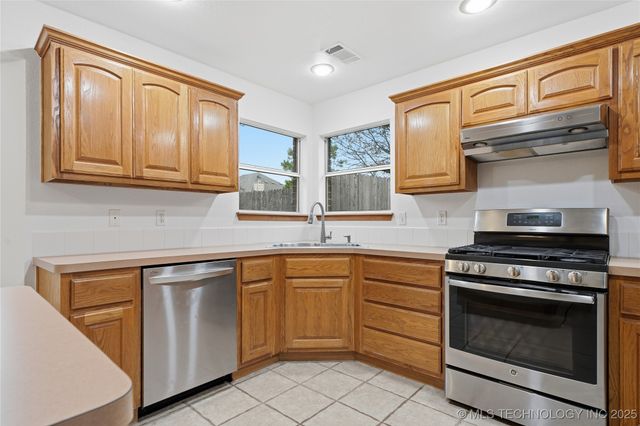 10720 E 119th Street N, Collinsville, OK 74021