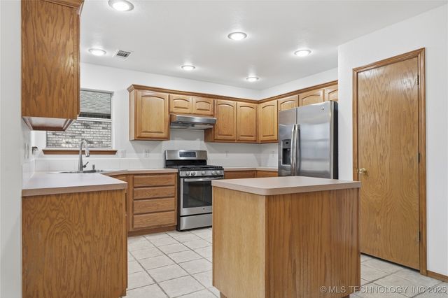 10720 E 119th Street N, Collinsville, OK 74021