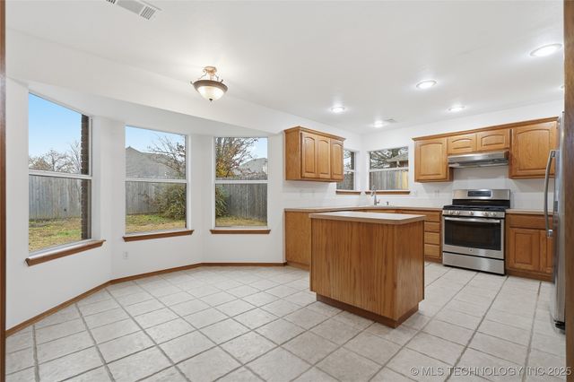 10720 E 119th Street N, Collinsville, OK 74021