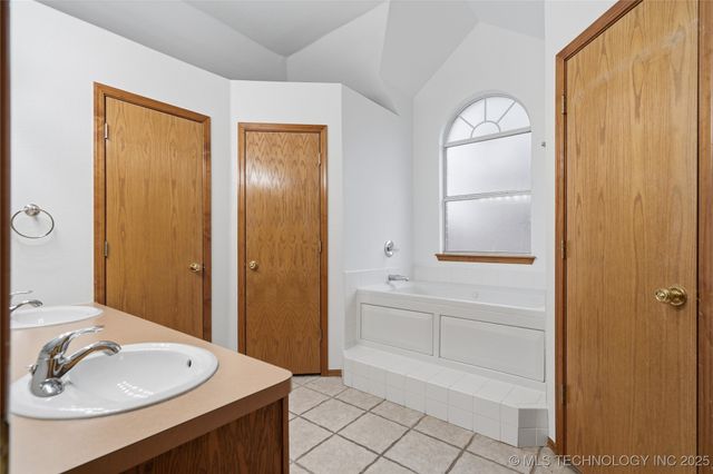 10720 E 119th Street N, Collinsville, OK 74021