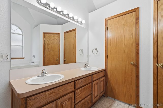 10720 E 119th Street N, Collinsville, OK 74021