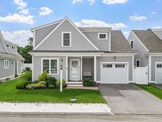 6 Twin Pines Ln 6, Plymouth, MA 02360