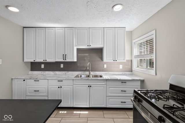 3301 Auburn Drive, Indianapolis, IN 46224