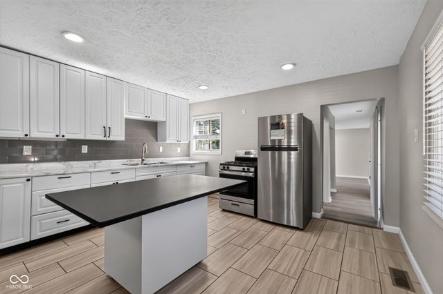 3301 Auburn Drive, Indianapolis, IN 46224