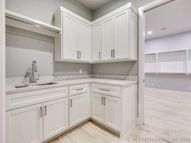 5908 E 126th Street S, Bixby, OK 74008