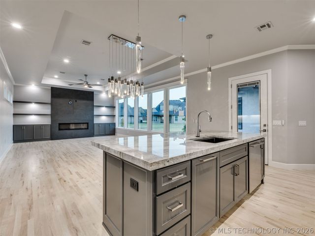 5908 E 126th Street S, Bixby, OK 74008
