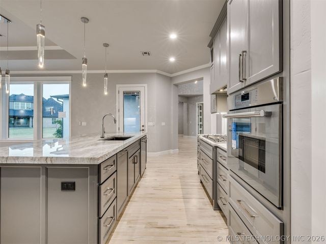 5908 E 126th Street S, Bixby, OK 74008