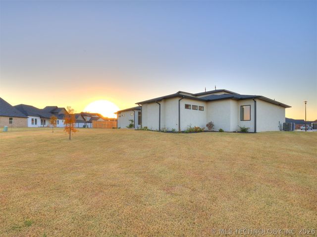 5908 E 126th Street S, Bixby, OK 74008