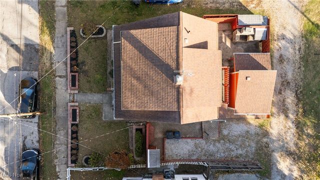 2027 Treadway Avenue, Cleveland, OH 44109