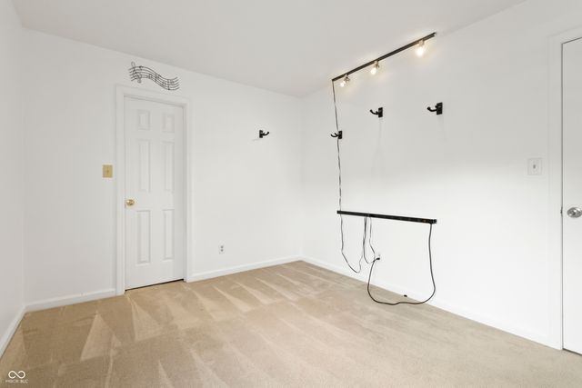6941 Devinney Lane, Indianapolis, IN 46221