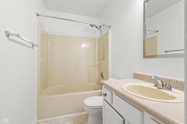 6941 Devinney Lane, Indianapolis, IN 46221