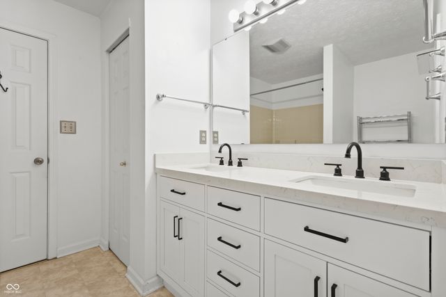 6941 Devinney Lane, Indianapolis, IN 46221