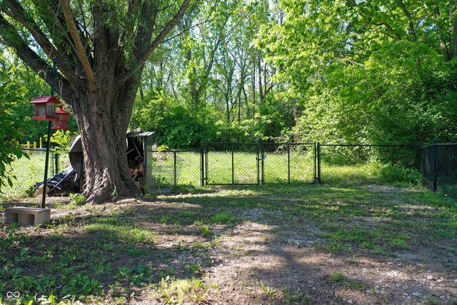 6941 Devinney Lane, Indianapolis, IN 46221