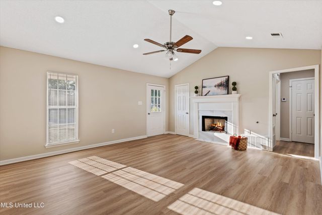 7050 Dunbarton Drive, Horn Lake, MS 38637