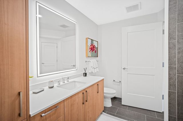 1212 Demonbreun St Apt 910, Nashville, TN 37203