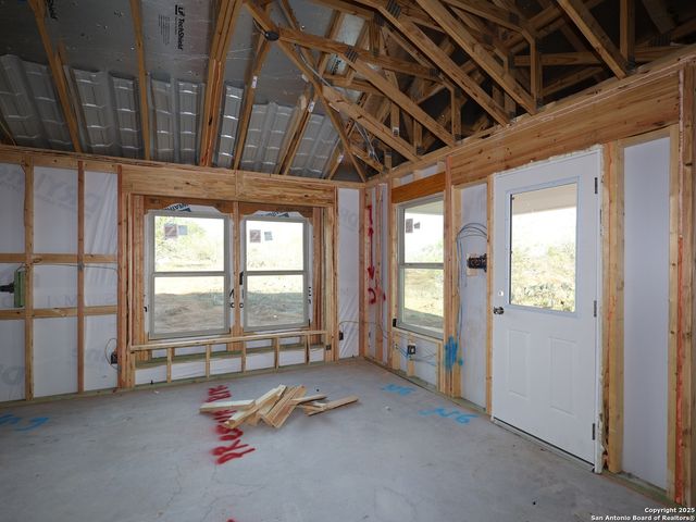 101 Greeley Drive, Floresville, TX 78114