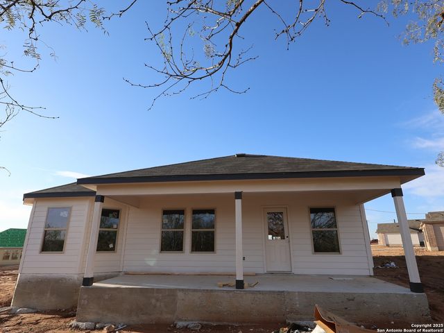 101 Greeley Drive, Floresville, TX 78114