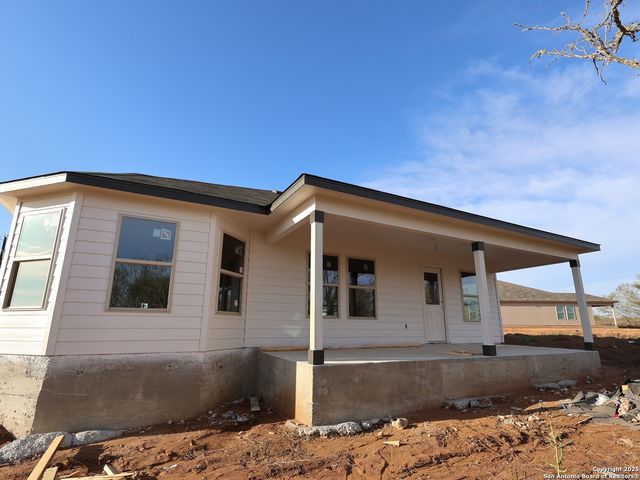 101 Greeley Drive, Floresville, TX 78114