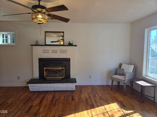 213 Corcoran Lane, Central Point, OR 97502