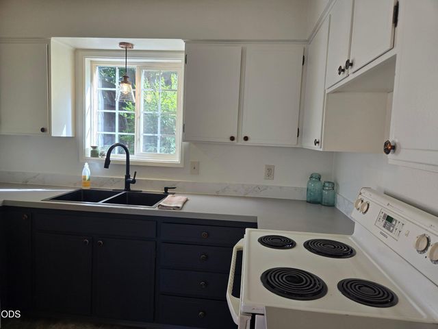 213 Corcoran Lane, Central Point, OR 97502