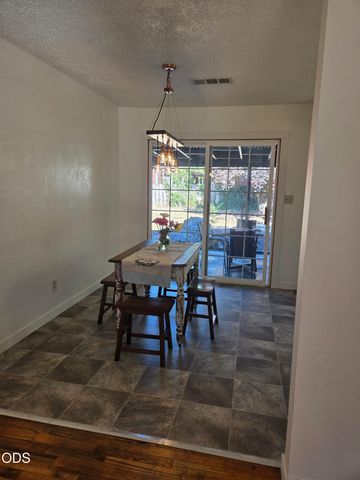 213 Corcoran Lane, Central Point, OR 97502