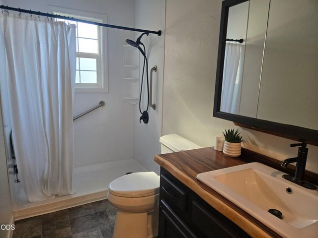 213 Corcoran Lane, Central Point, OR 97502