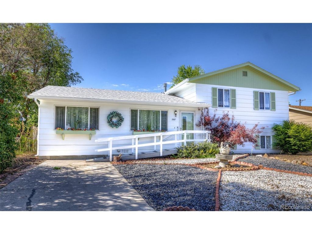 2527 E Caramillo St, Colorado Springs, CO 80909
