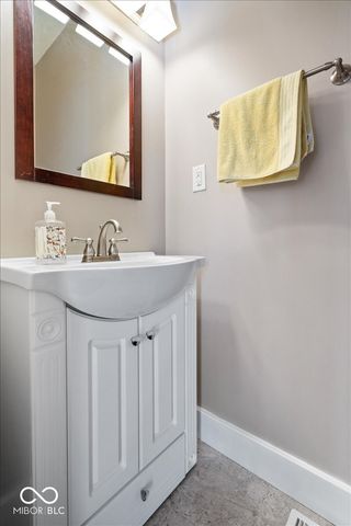 1247 N County Road 900 E, Avon, IN 46123