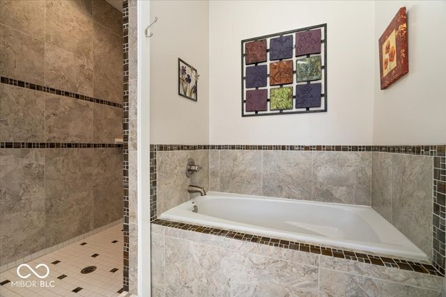 1247 N County Road 900 E, Avon, IN 46123