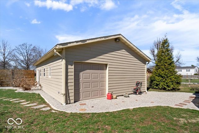 1247 N County Road 900 E, Avon, IN 46123