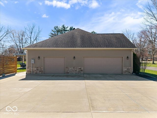 1247 N County Road 900 E, Avon, IN 46123