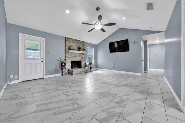 400 Blue Ridge Trail, Saginaw, TX 76179