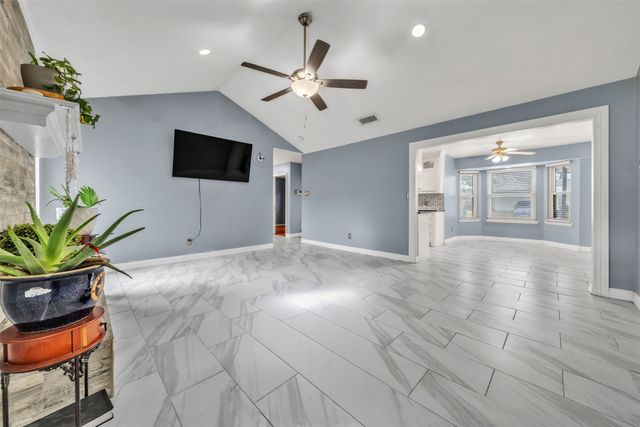 400 Blue Ridge Trail, Saginaw, TX 76179