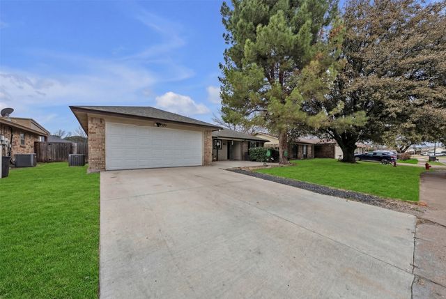 400 Blue Ridge Trail, Saginaw, TX 76179