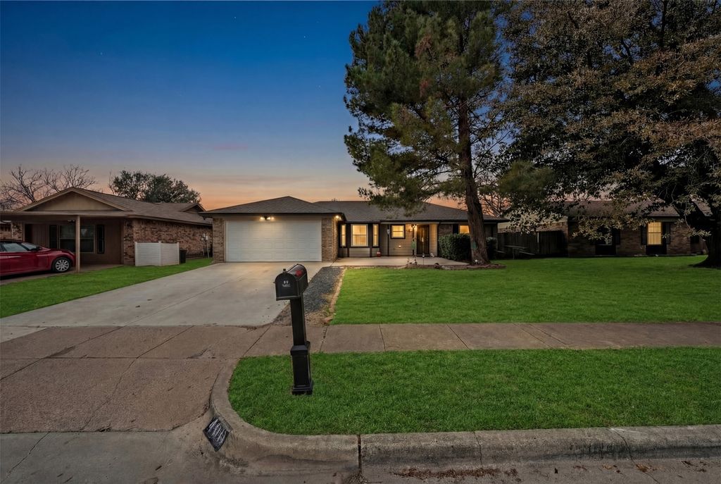 400 Blue Ridge Trail, Saginaw, TX 76179