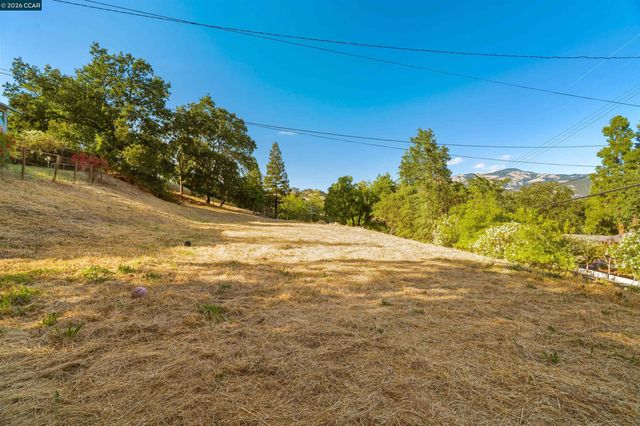 300 Marks Rd, Alamo, CA 94507