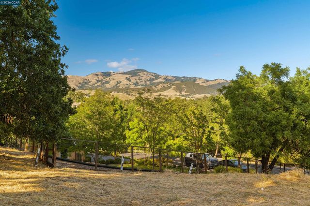 300 Marks Rd, Alamo, CA 94507