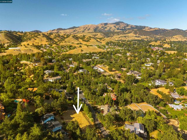 300 Marks Rd, Alamo, CA 94507