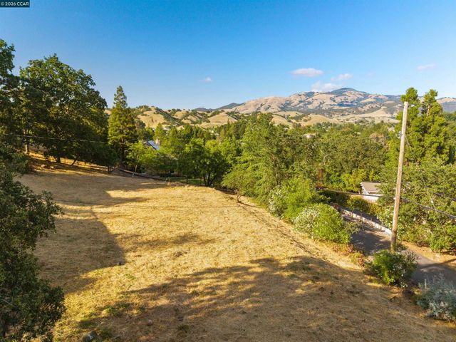 300 Marks Rd, Alamo, CA 94507