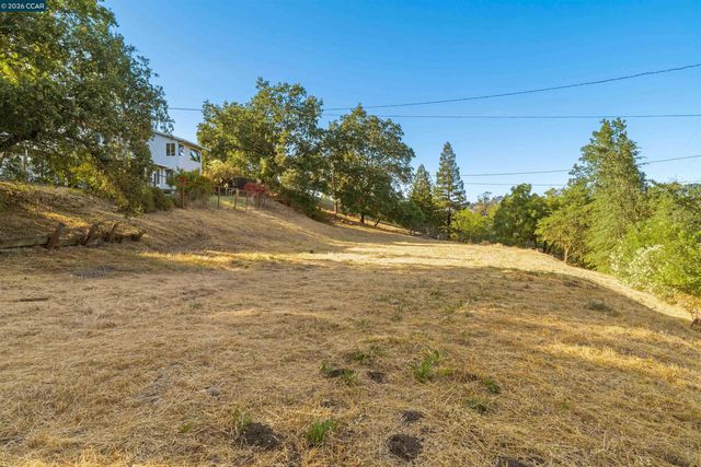 300 Marks Rd, Alamo, CA 94507